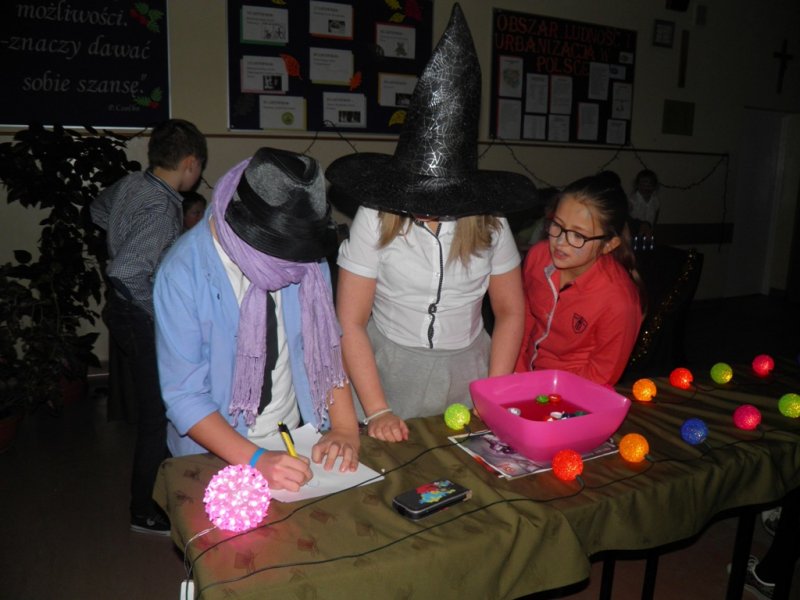 Zabawa andrzejkowo - integracyjna SP